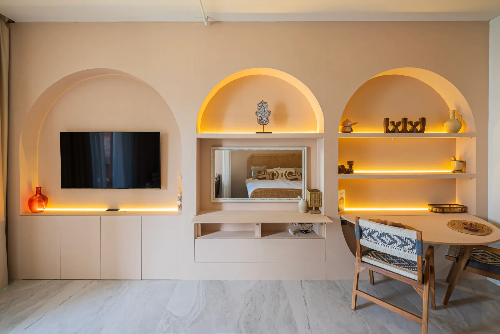 Luxurious Studio, Burj Khalifa View, Prime Location — 4