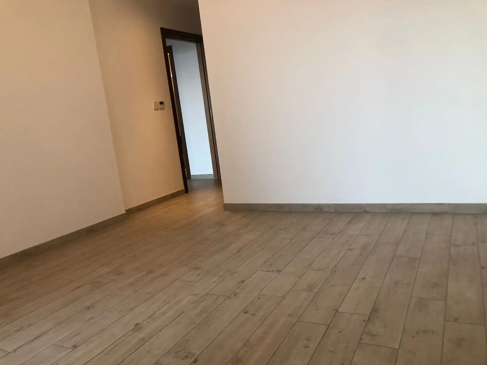 Prime Location | Bright Unit | Fitted Kitchen — 3