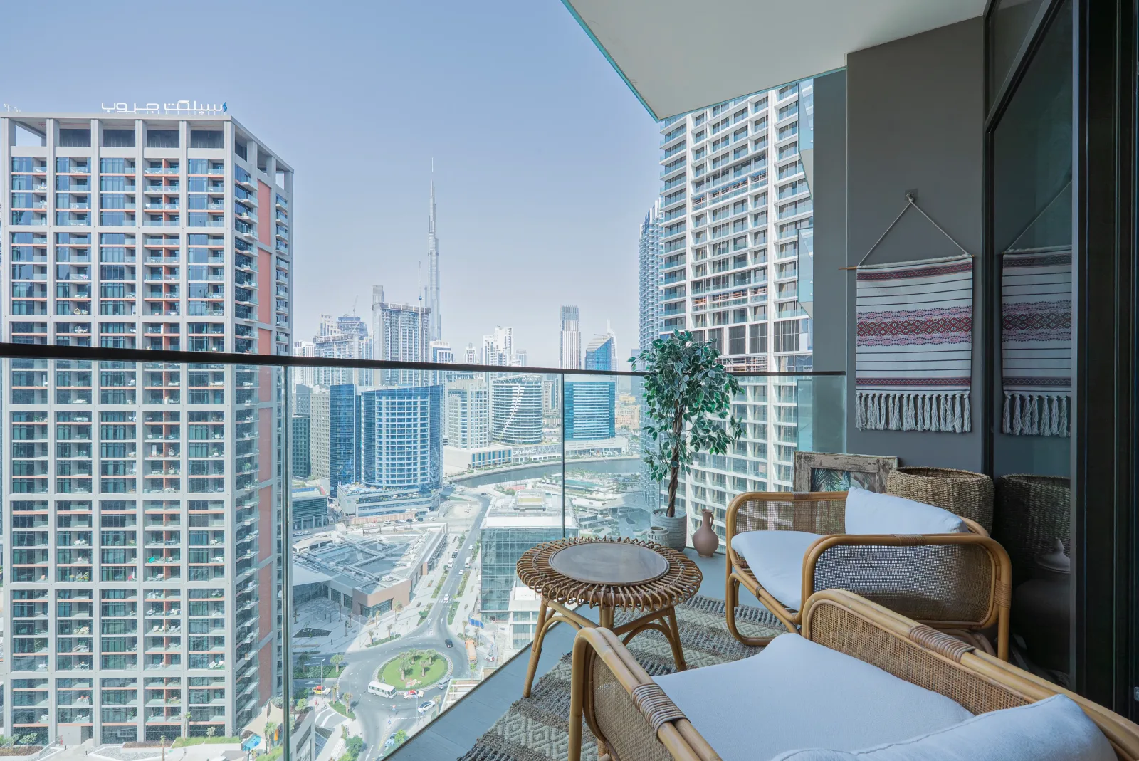 Luxurious Studio, Burj Khalifa View, Prime Location