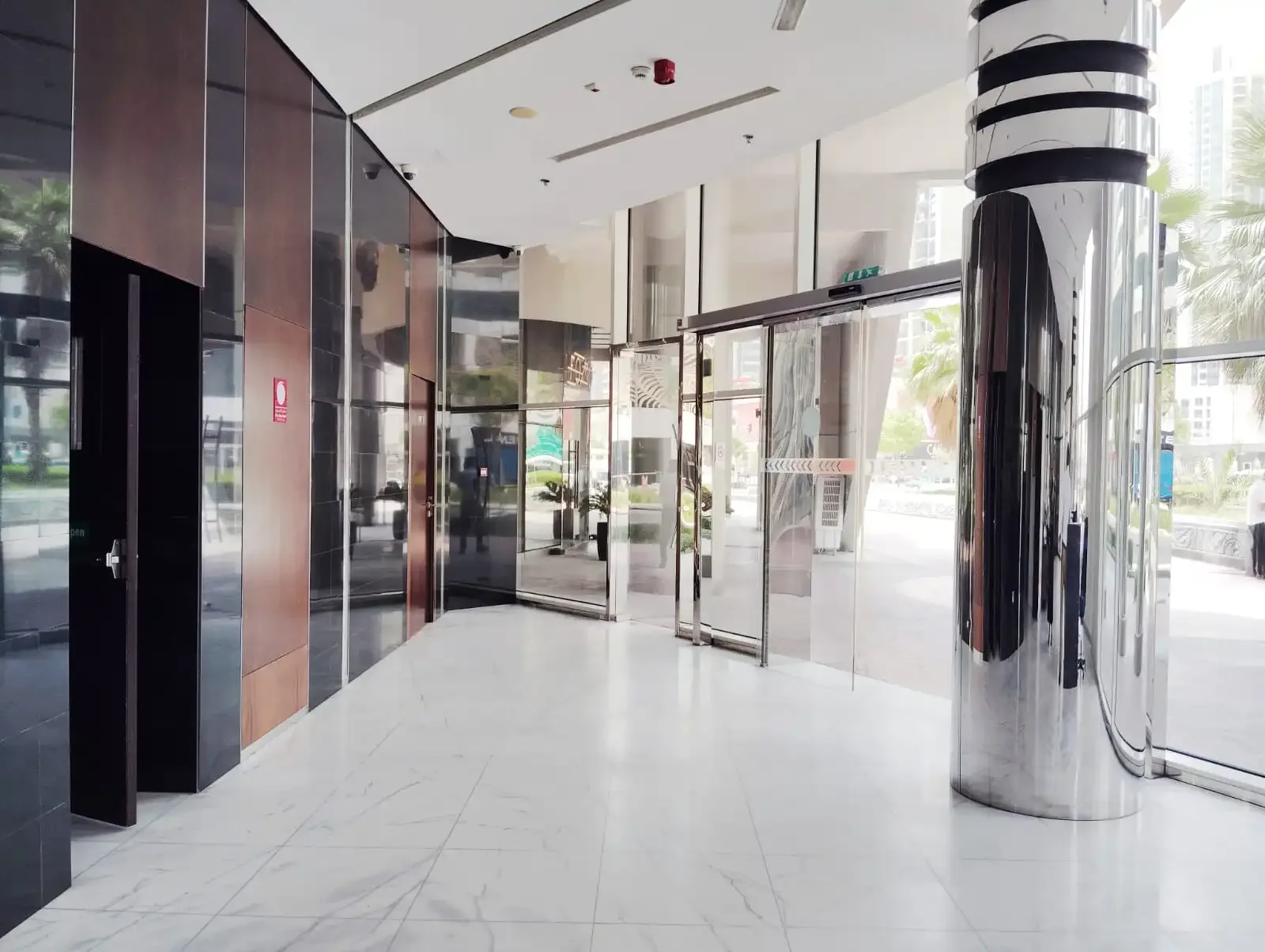 Best Price | Prime Location | High Floor — 3