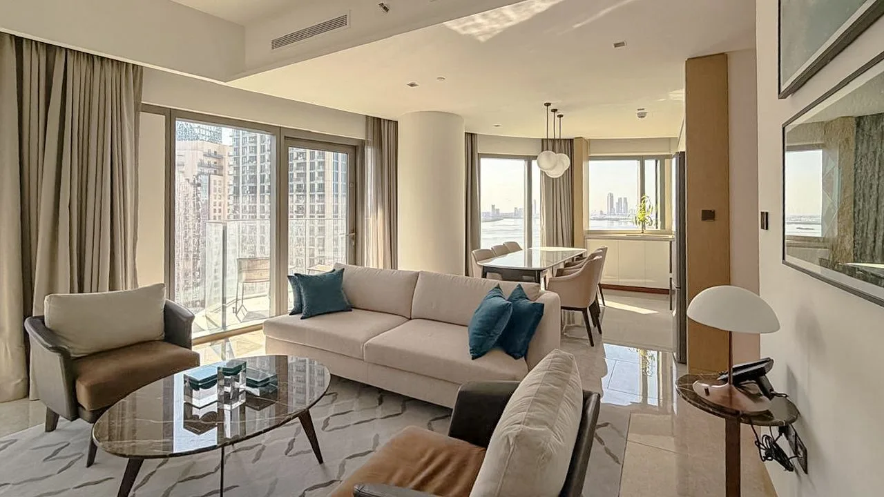 Luxurious 2BR | Prime Location | Stunning View — 4